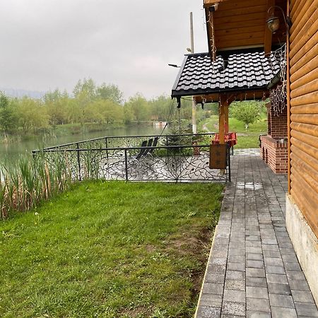 Moonlake Chalet Gainesti Exteriör bild