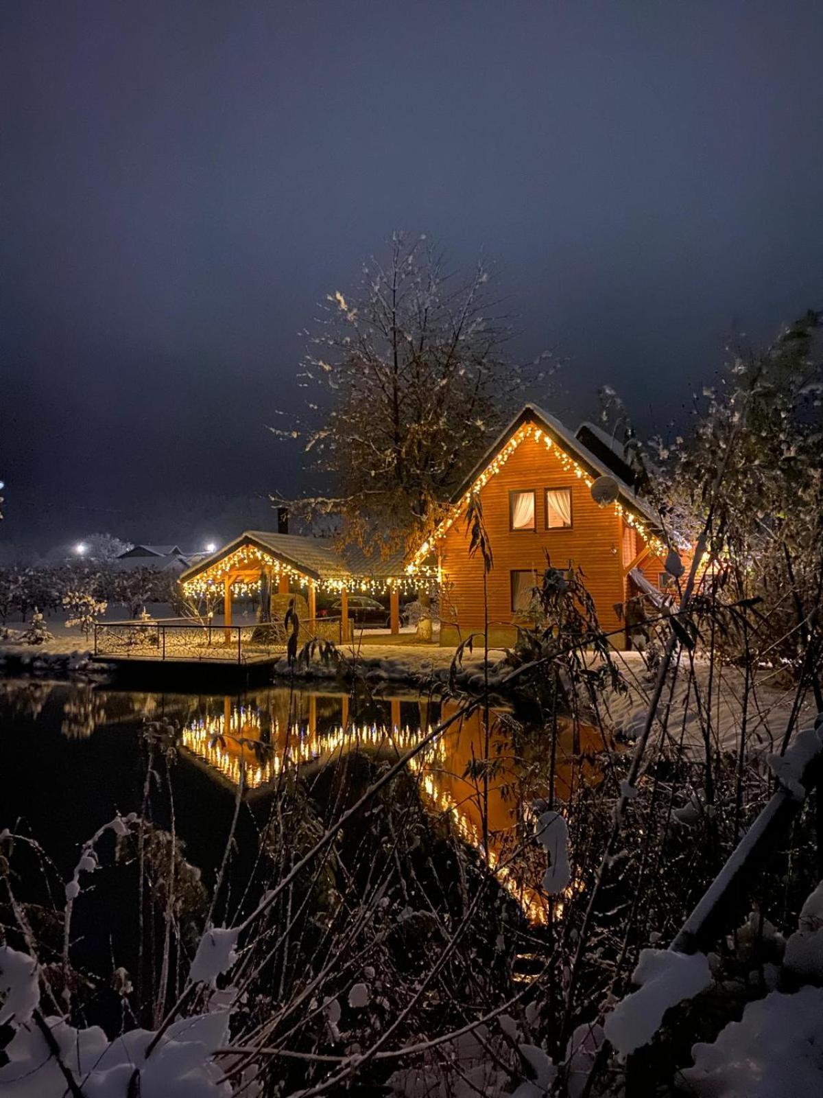 Moonlake Chalet Gainesti Exteriör bild